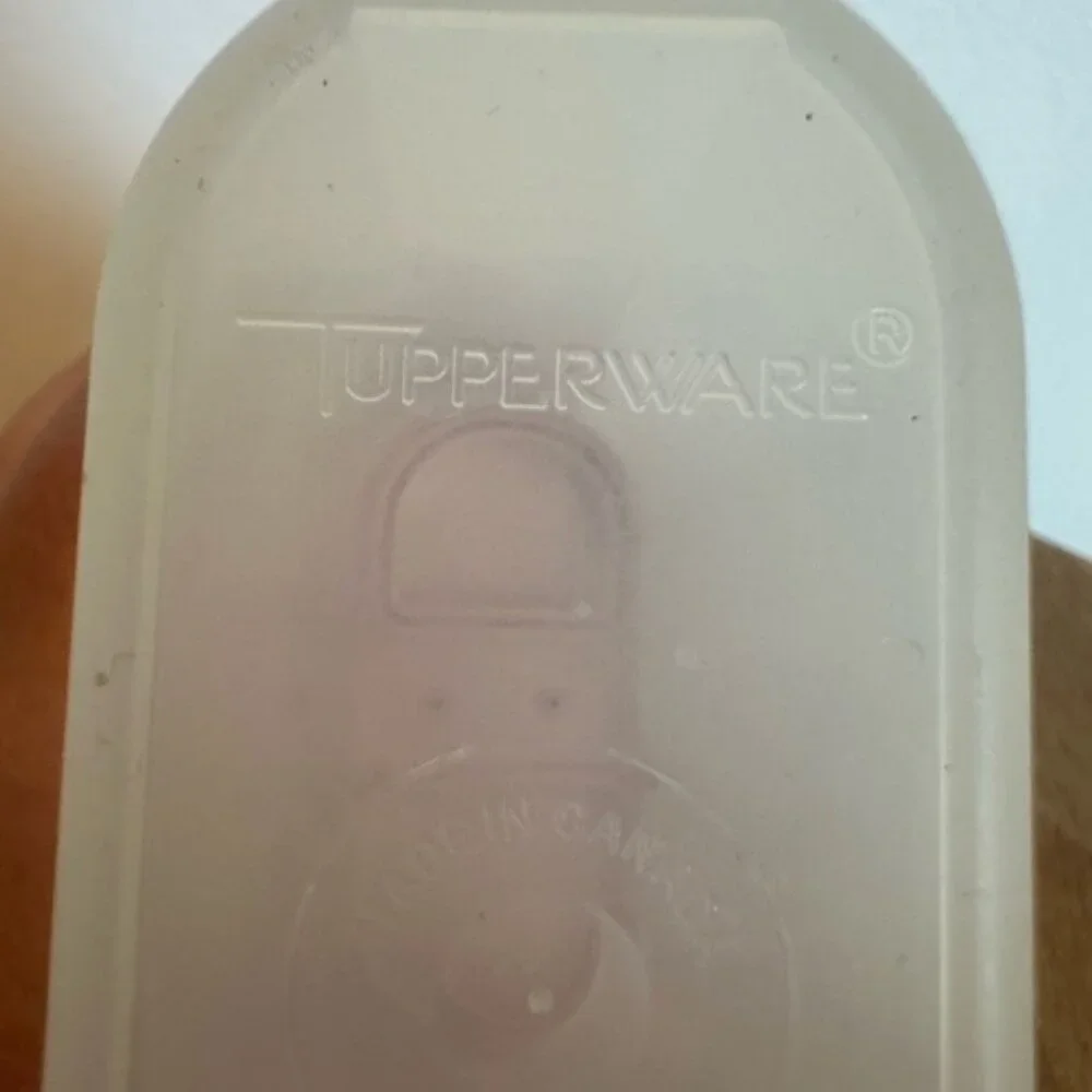 Pair of Vintage Tupperware Spice Shaker Salt Pepper Containers Pink With Lids x2